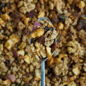 APPLE CINNAMON GRANOLA makadamia